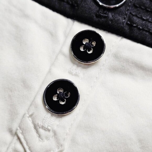 White House Black Market Skirt – Contrast Button Trim – NWT – Size 2 – Lined - Picture 7 of 11